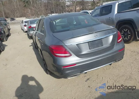 2018 Mercedes-Benz E 300 z USA, uszkodzony, nr VIN WDDZF4JB9JA374055